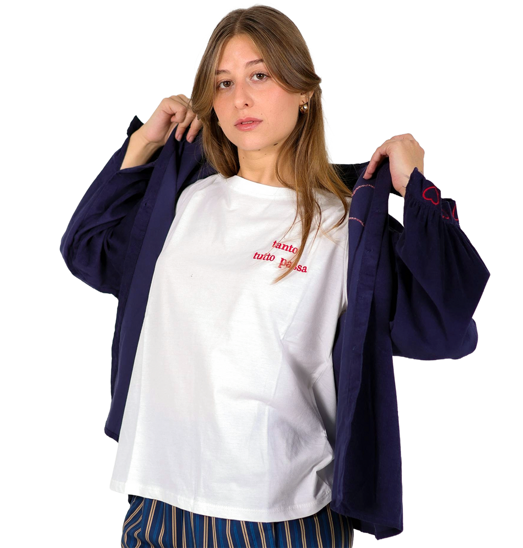 Camiseta con bordado "Tanto tutto passa" ó "Confusa e felice"