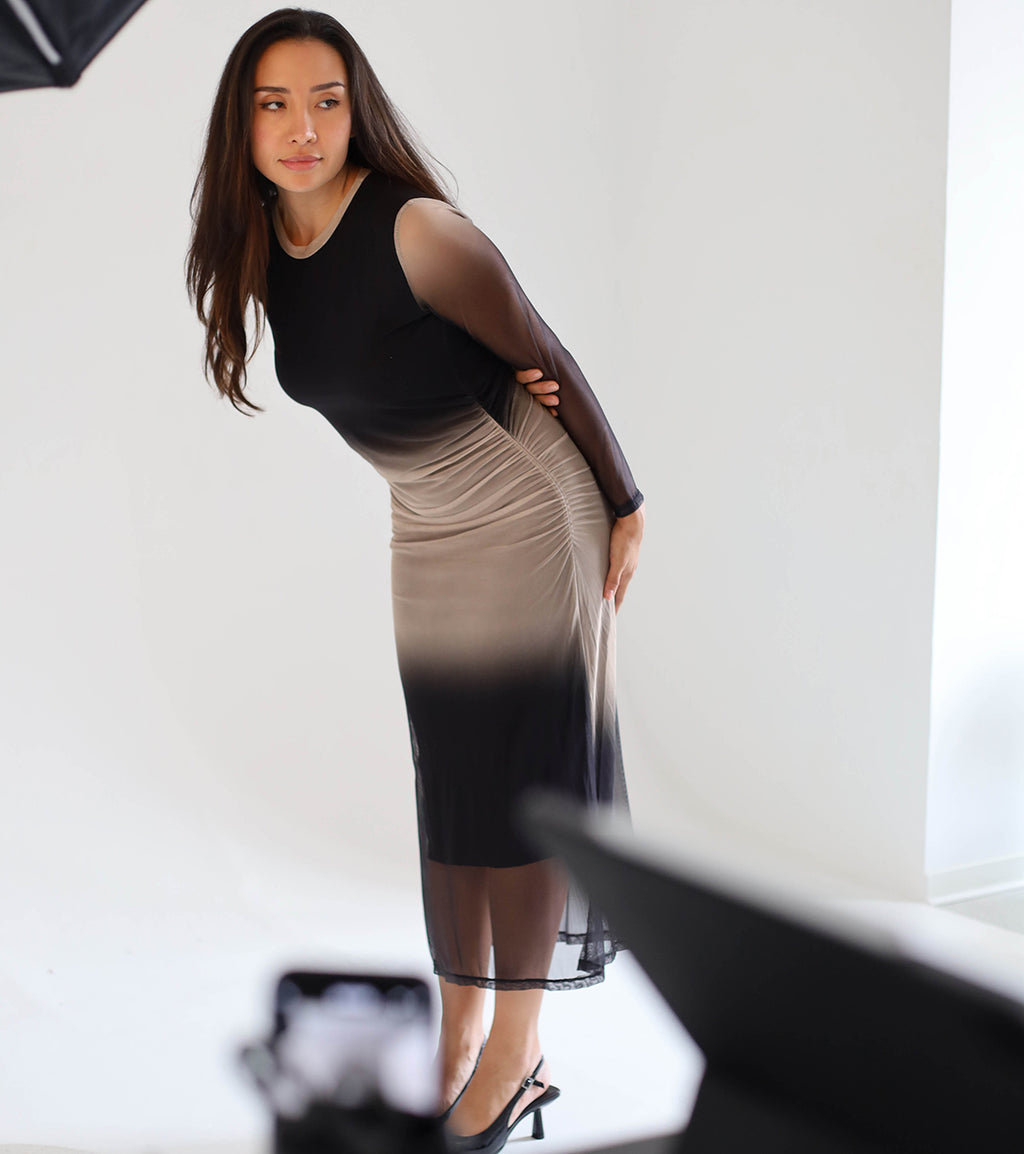 Vestido midi semitransparente con efecto degradado