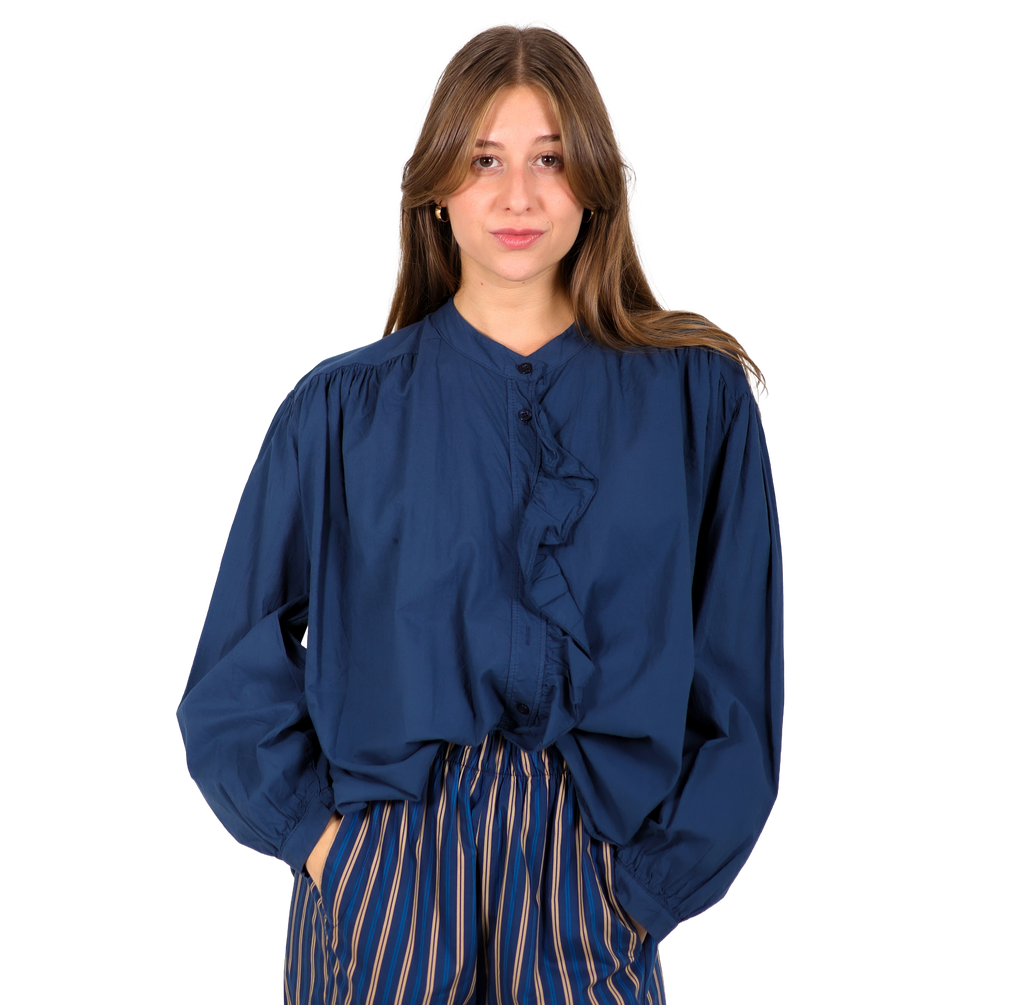 Camisa cuello mao, volante frontal