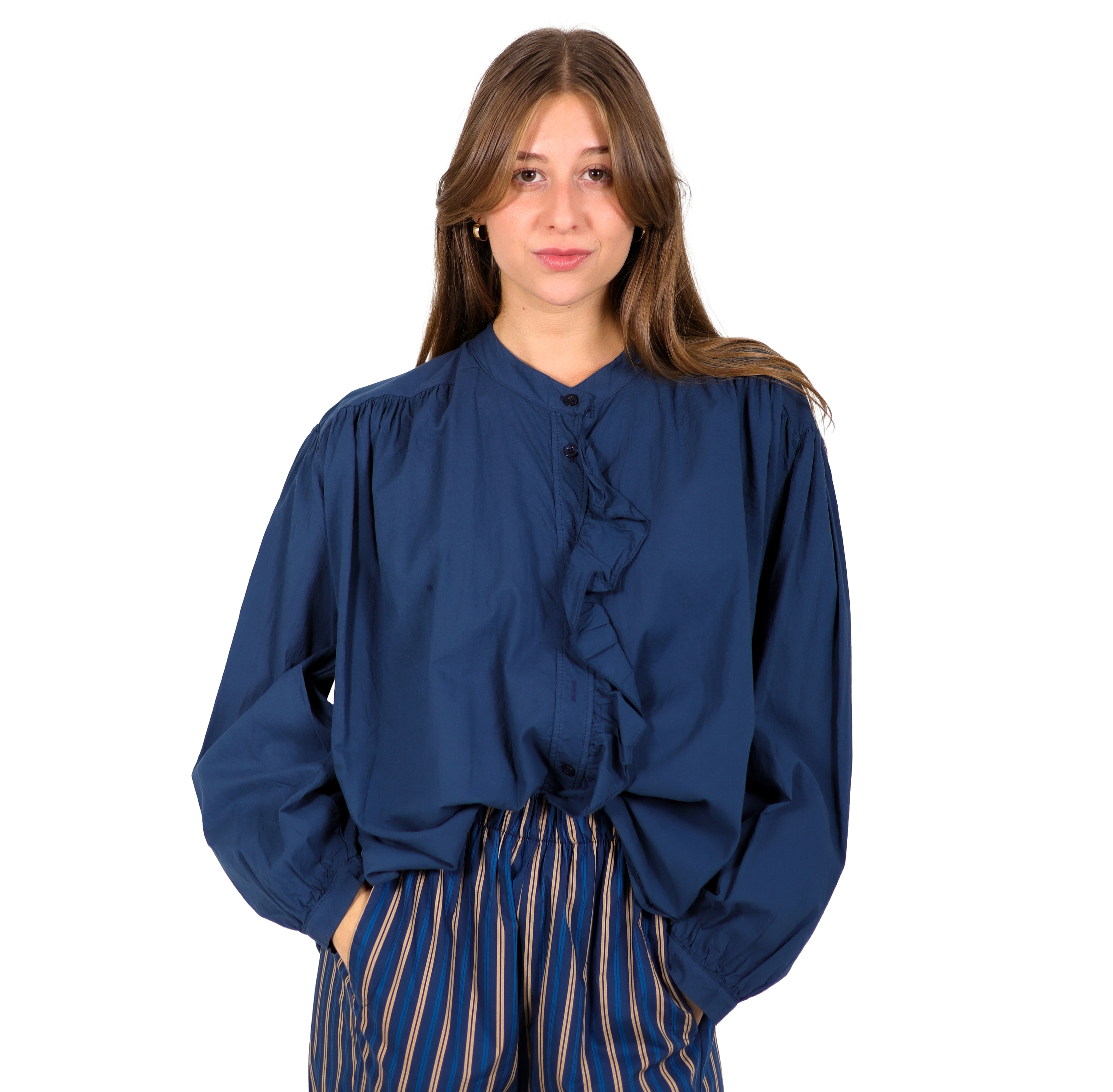 Camisa cuello mao, volante frontal